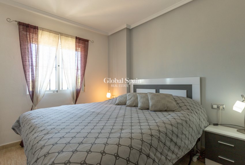 Resale - APARTMENT -
ORIHUELA COSTA - VILLAMARTÍN