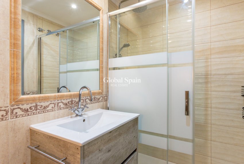 Resale - APARTMENT -
ORIHUELA COSTA - VILLAMARTÍN
