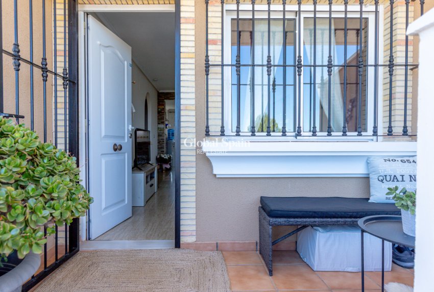 Resale - APARTMENT -
ORIHUELA COSTA - VILLAMARTÍN