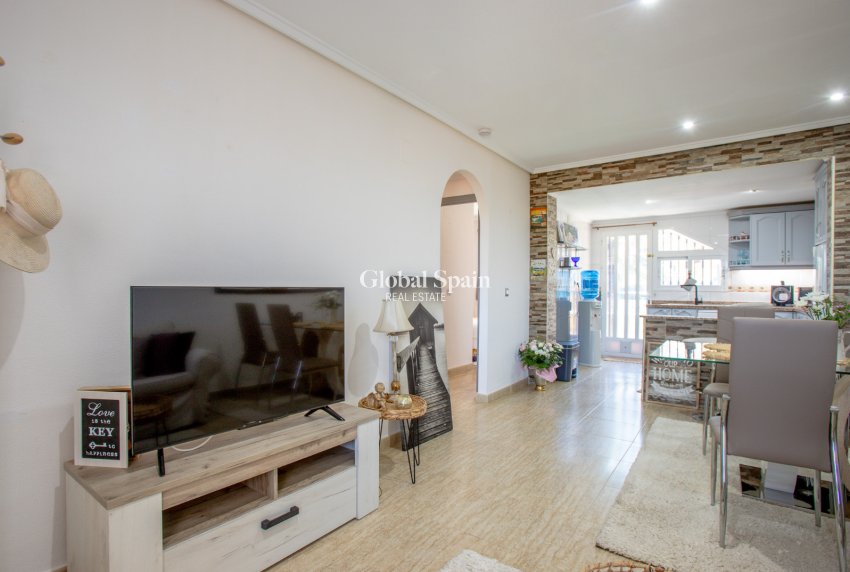 Resale - APARTMENT -
ORIHUELA COSTA - VILLAMARTÍN