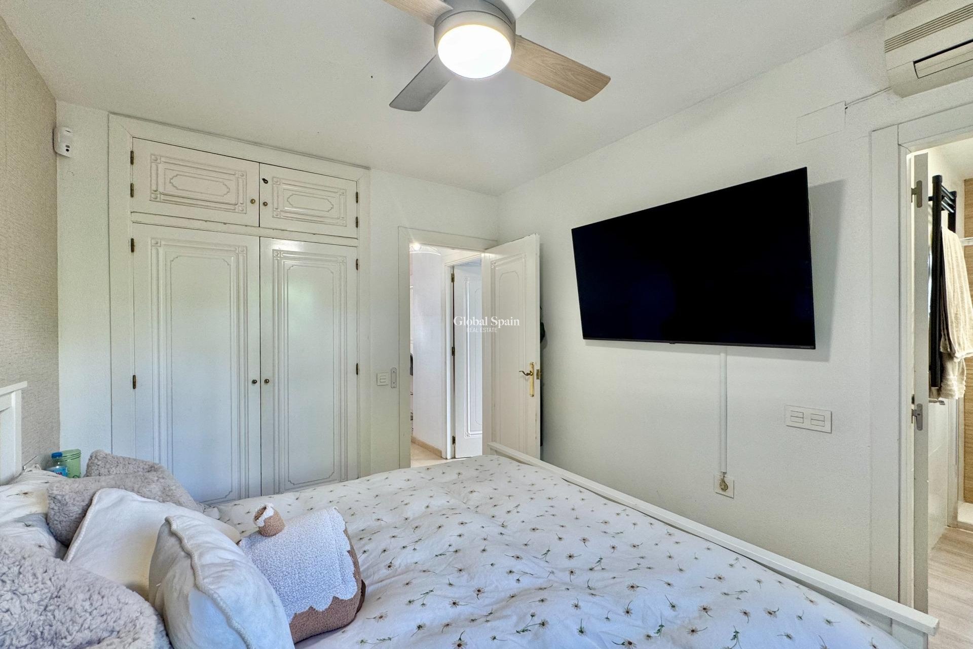 Resale - APARTMENT -
ORIHUELA COSTA - VILLAMARTÍN