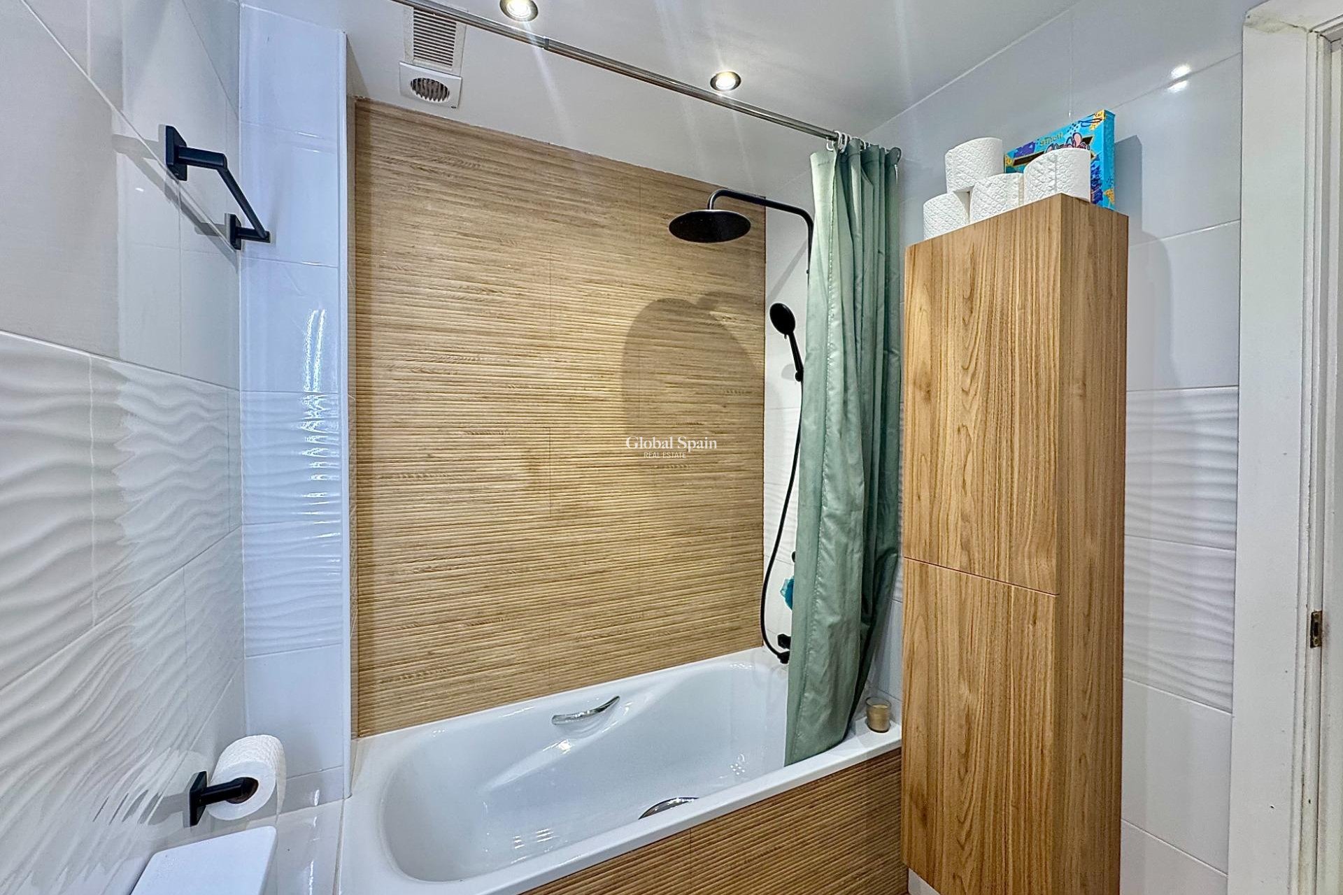 Resale - APARTMENT -
ORIHUELA COSTA - VILLAMARTÍN