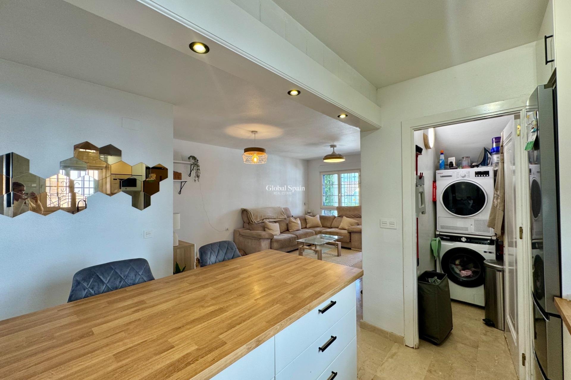Resale - APARTMENT -
ORIHUELA COSTA - VILLAMARTÍN