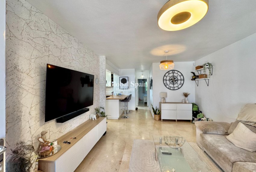 Resale - APARTMENT -
ORIHUELA COSTA - VILLAMARTÍN