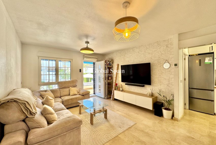Resale - APARTMENT -
ORIHUELA COSTA - VILLAMARTÍN