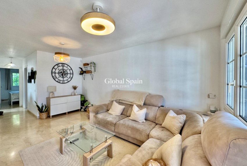Resale - APARTMENT -
ORIHUELA COSTA - VILLAMARTÍN