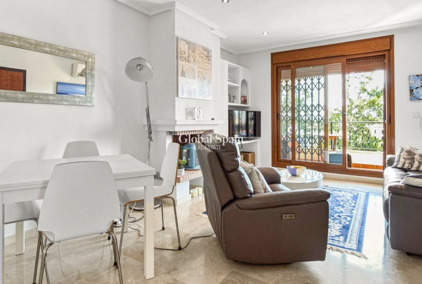 Resale - APARTMENT -
ORIHUELA COSTA - VILLAMARTÍN