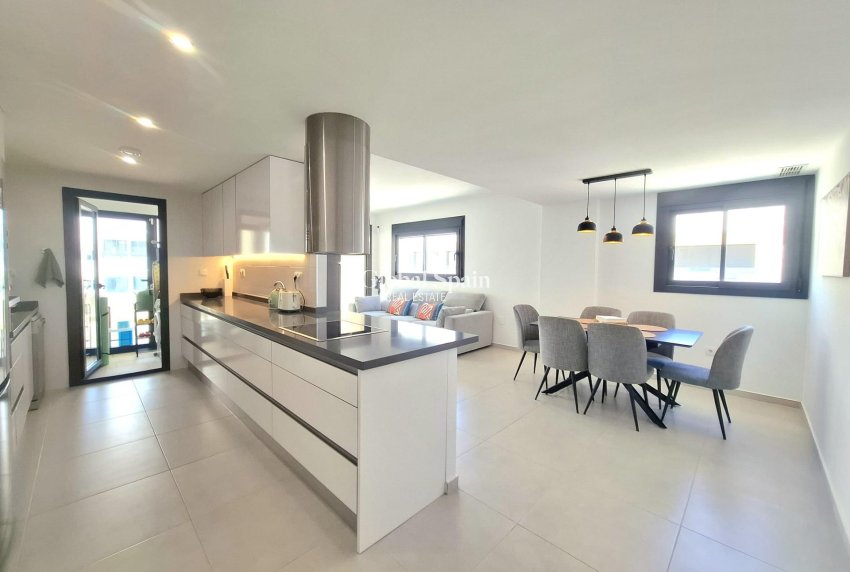 Resale - APARTMENT -
ORIHUELA COSTA - VILLAMARTÍN