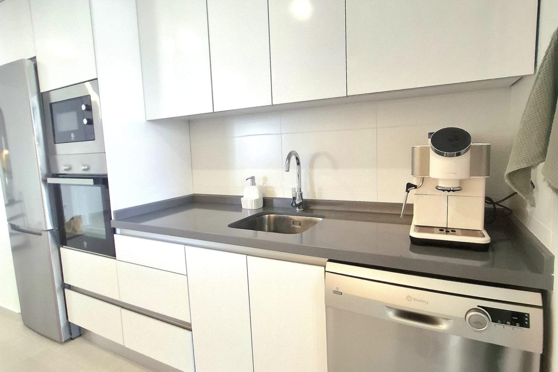 Resale - APARTMENT -
ORIHUELA COSTA - VILLAMARTÍN