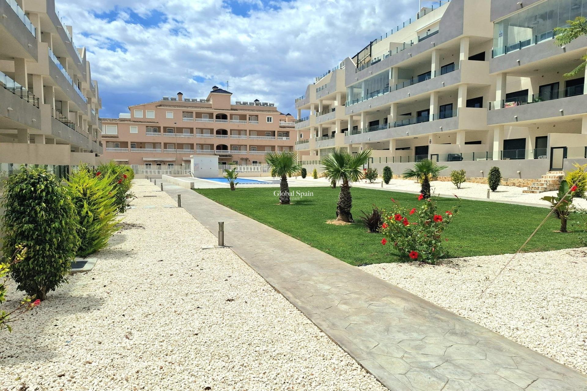 Resale - APARTMENT -
ORIHUELA COSTA - VILLAMARTÍN