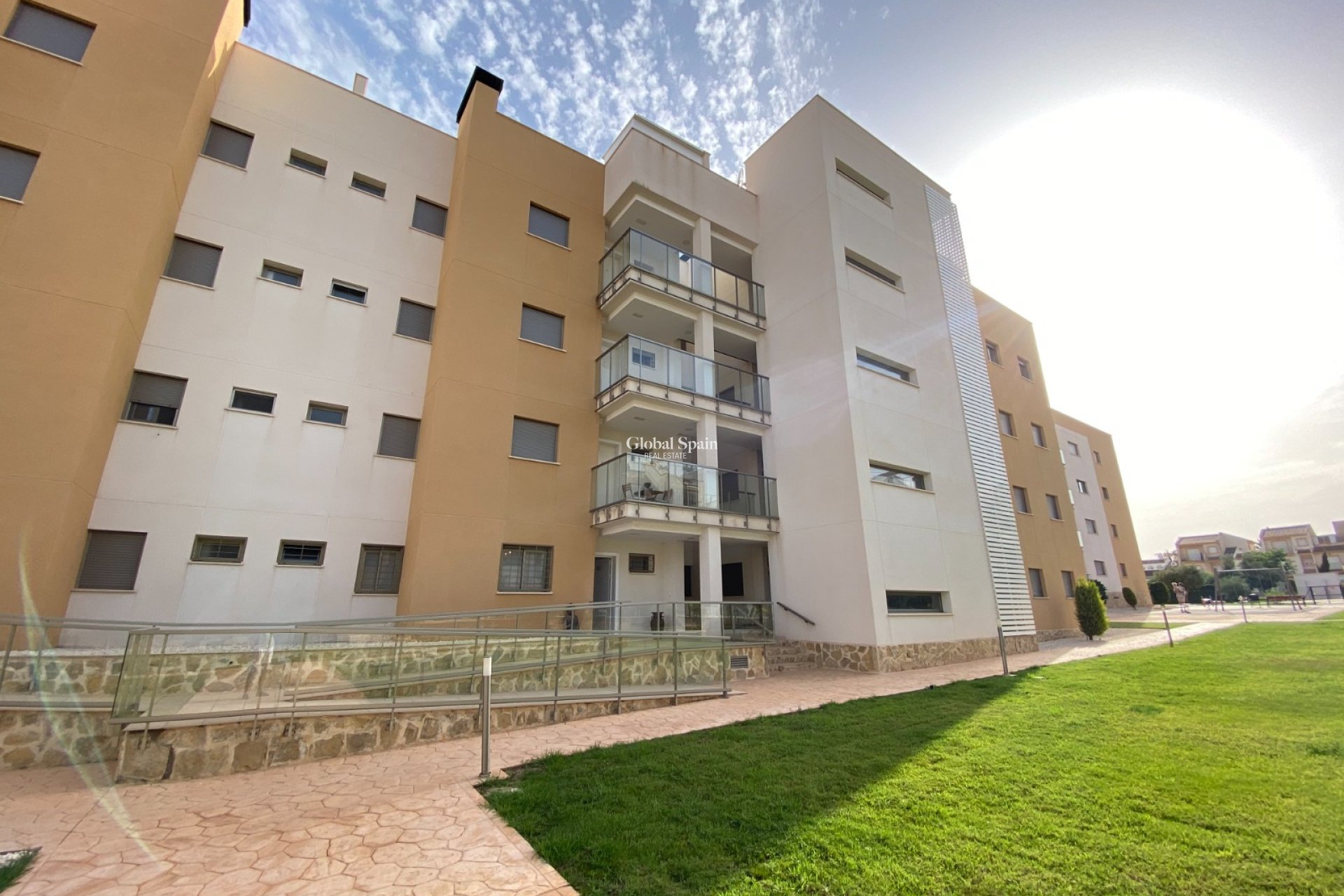 Resale - Apartment -
ORIHUELA COSTA - VILLAMARTÍN