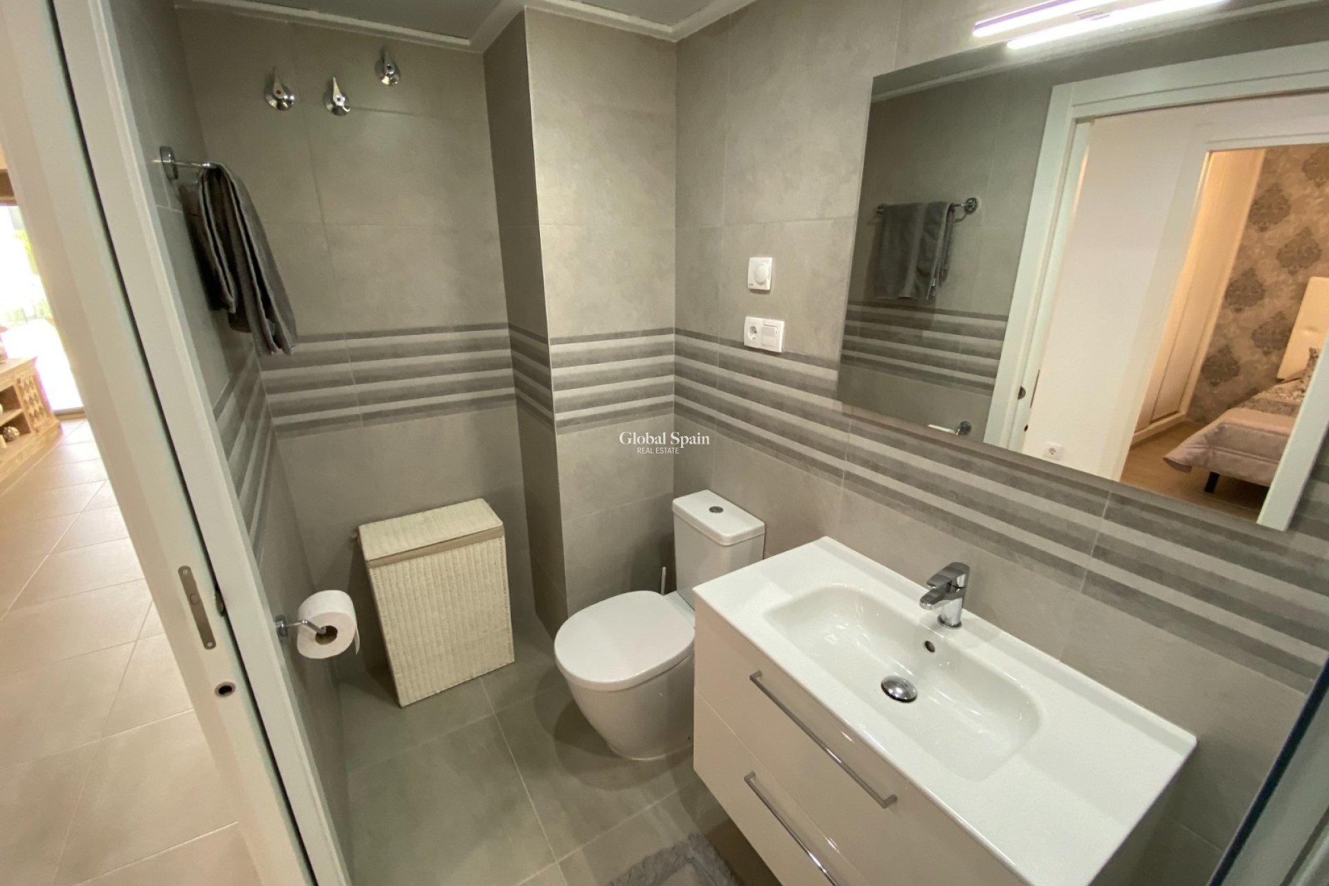 Resale - Apartment -
ORIHUELA COSTA - VILLAMARTÍN