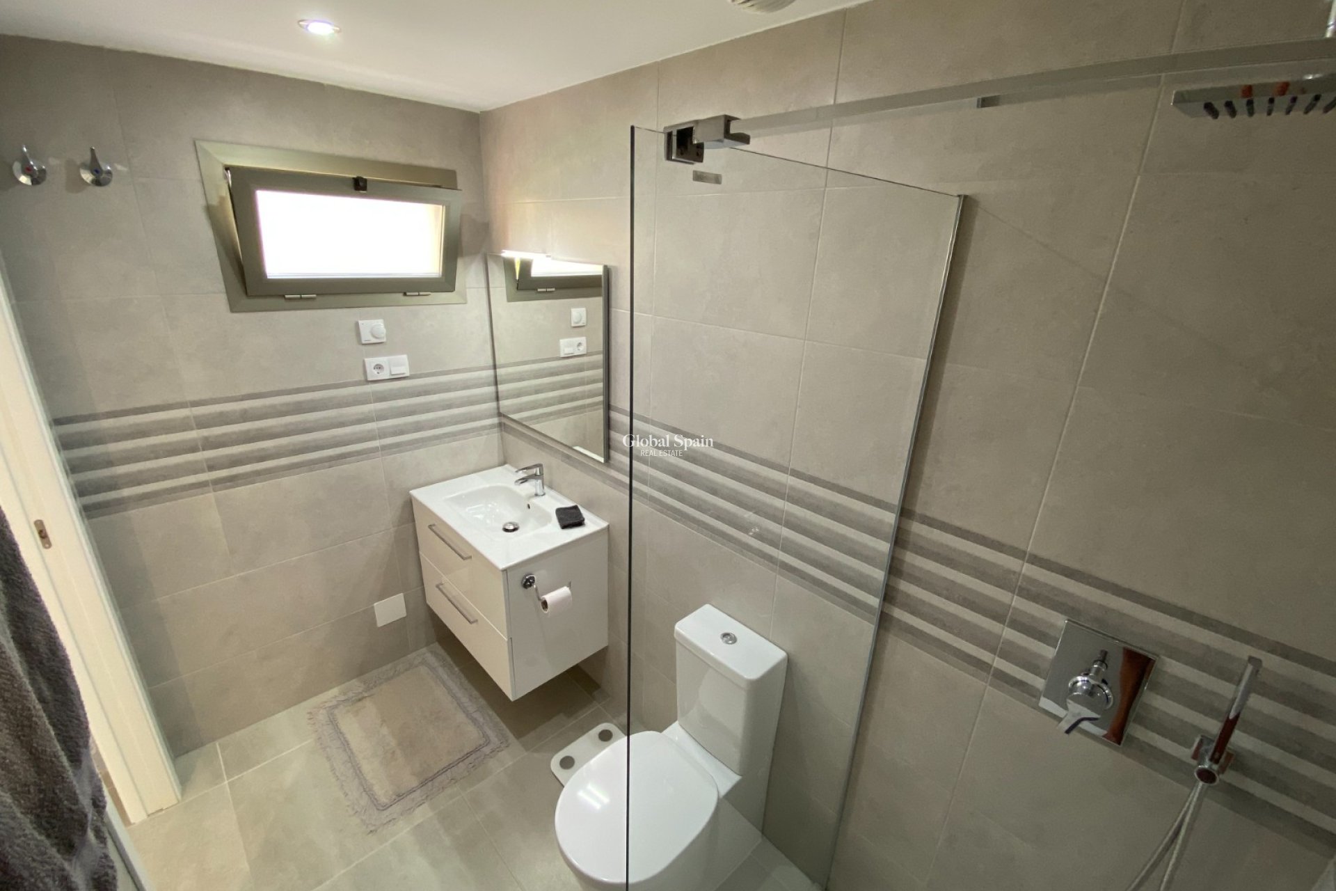 Resale - Apartment -
ORIHUELA COSTA - VILLAMARTÍN