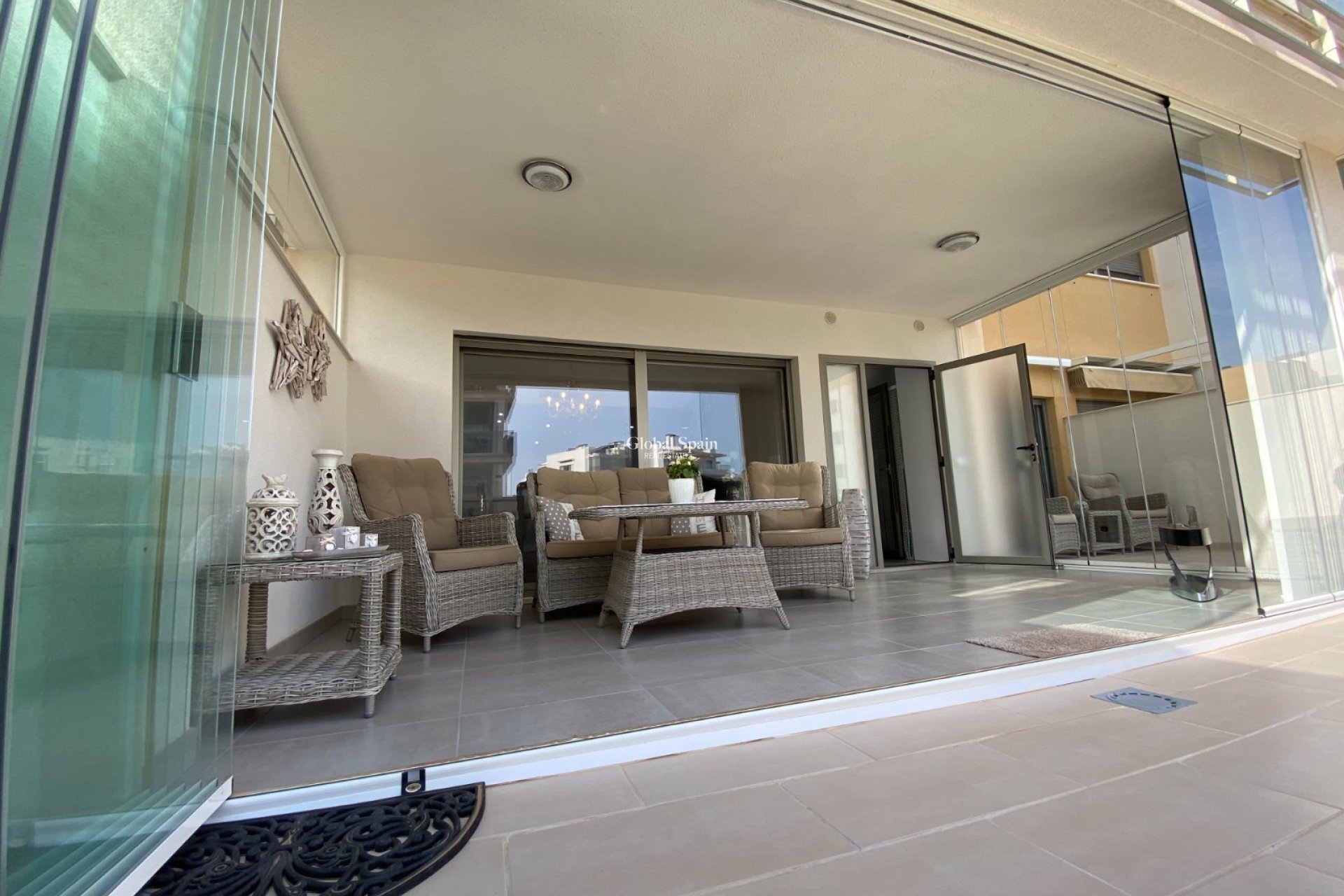 Resale - Apartment -
ORIHUELA COSTA - VILLAMARTÍN