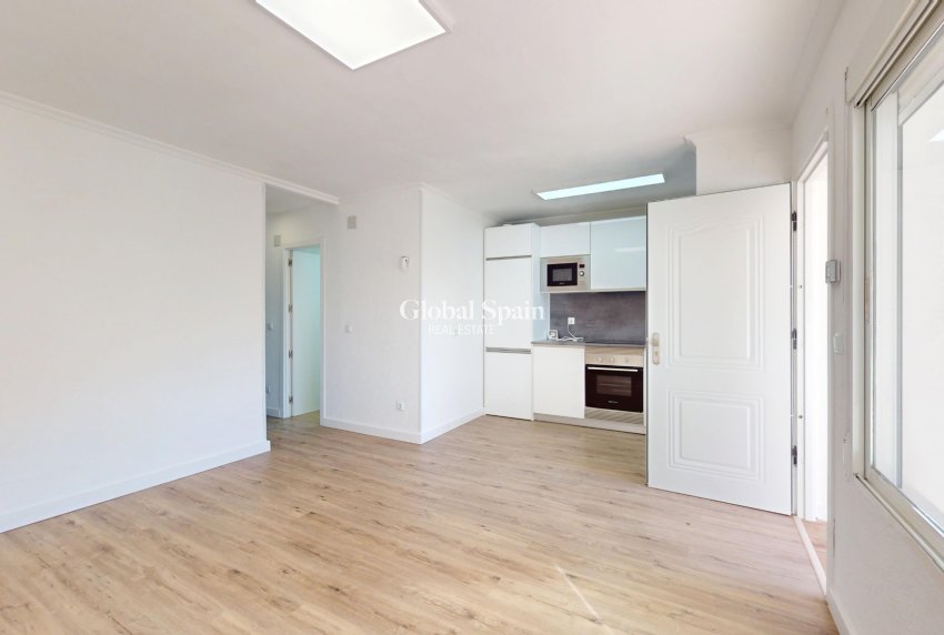 Resale - APARTMENT -
ORIHUELA COSTA - VILLAMARTÍN