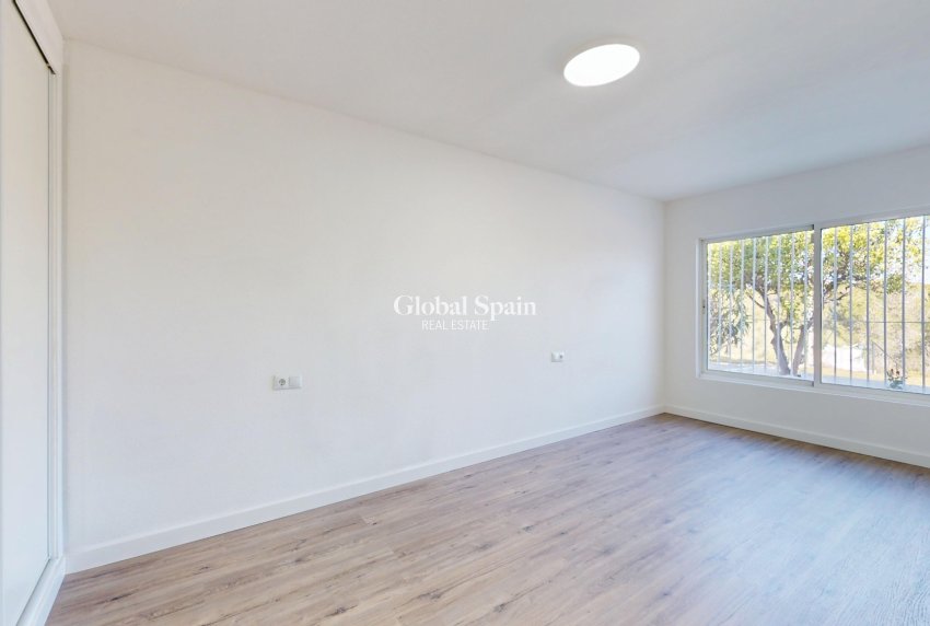 Resale - APARTMENT -
ORIHUELA COSTA - VILLAMARTÍN