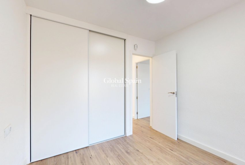 Resale - APARTMENT -
ORIHUELA COSTA - VILLAMARTÍN