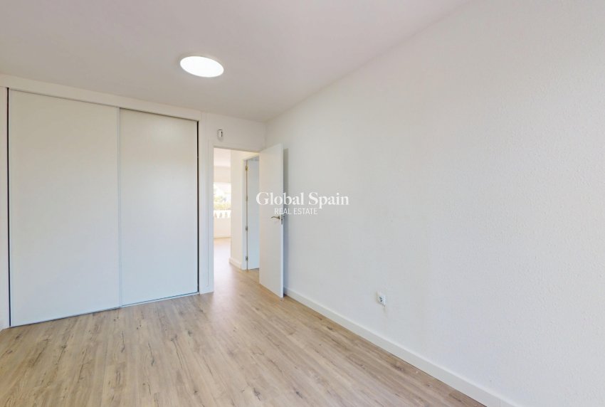 Resale - APARTMENT -
ORIHUELA COSTA - VILLAMARTÍN