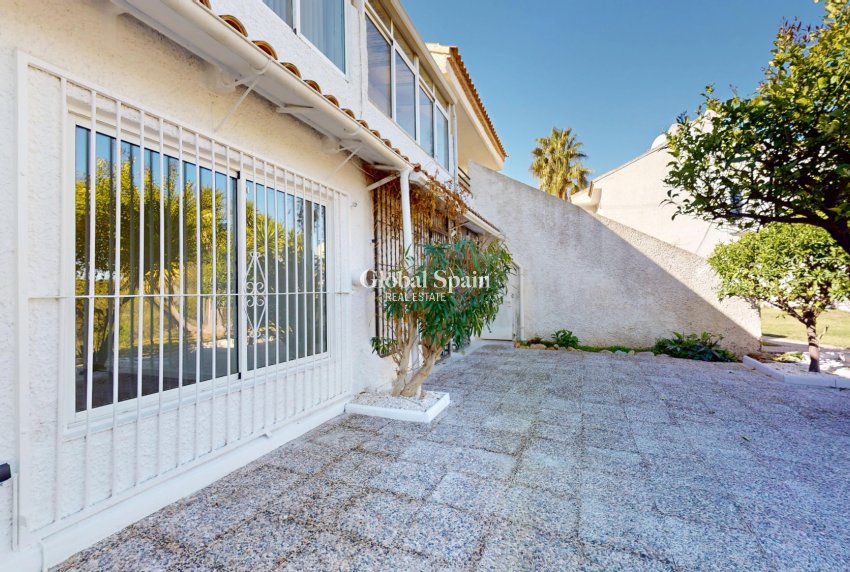 Resale - APARTMENT -
ORIHUELA COSTA - VILLAMARTÍN