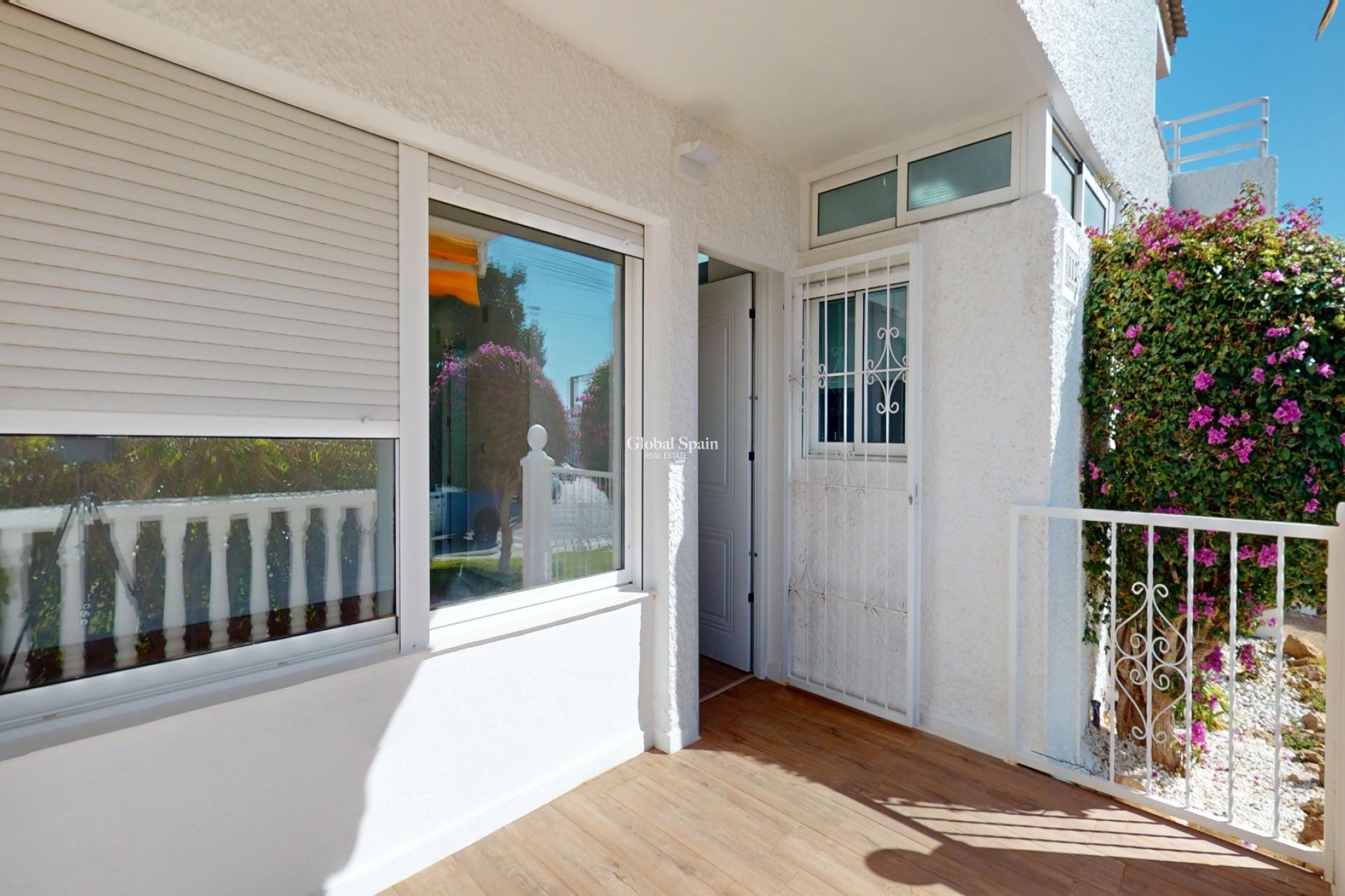 Resale - APARTMENT -
ORIHUELA COSTA - VILLAMARTÍN