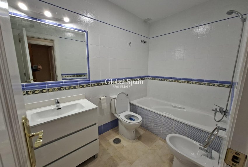 Resale - APARTMENT -
ORIHUELA COSTA - VILLAMARTÍN