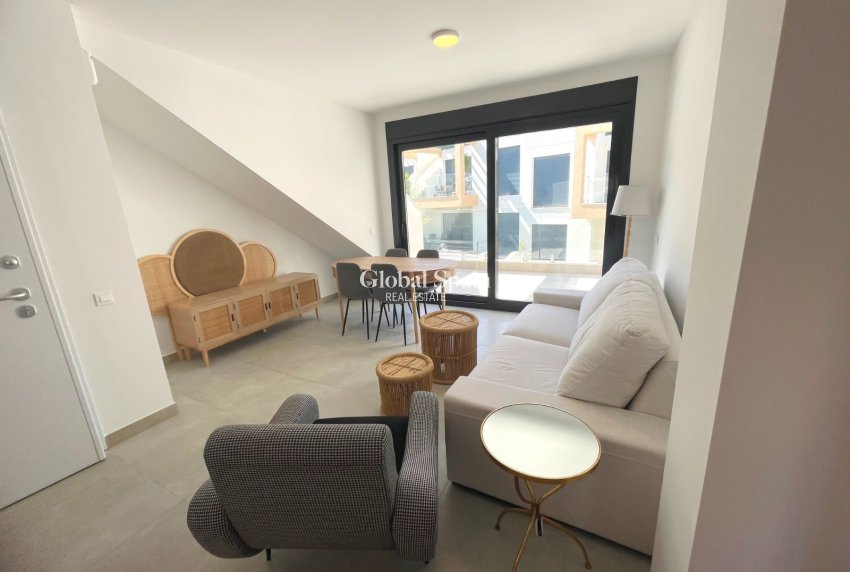 Resale - APARTMENT -
Orihuela Costa - Villamartin