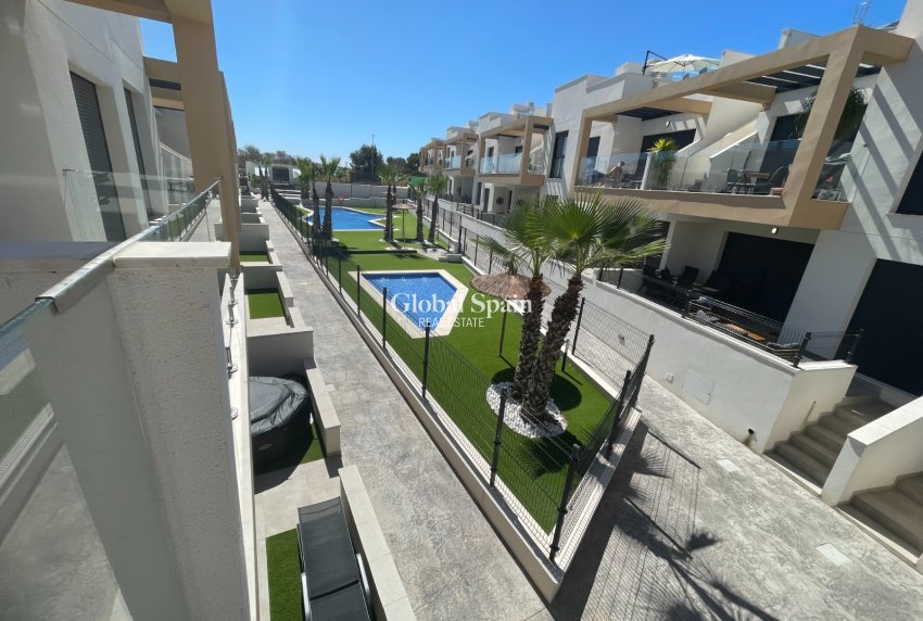 Resale - APARTMENT -
Orihuela Costa - Villamartin