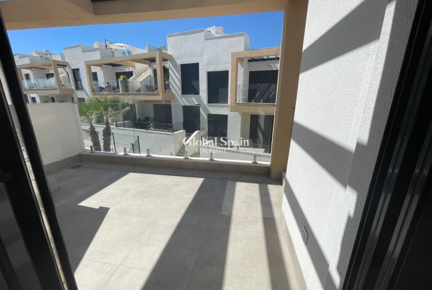 Resale - APARTMENT -
Orihuela Costa - Villamartin