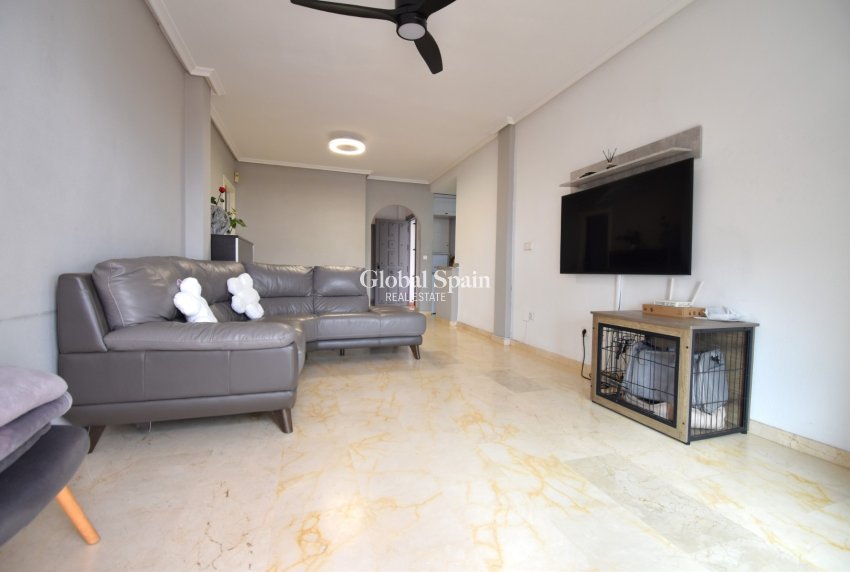 Resale - APARTMENT -
Orihuela Costa - Villamartin