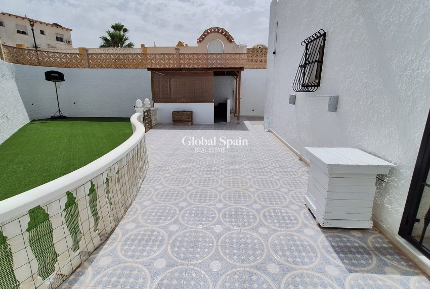 Resale - APARTMENT -
Orihuela Costa - Villamartin