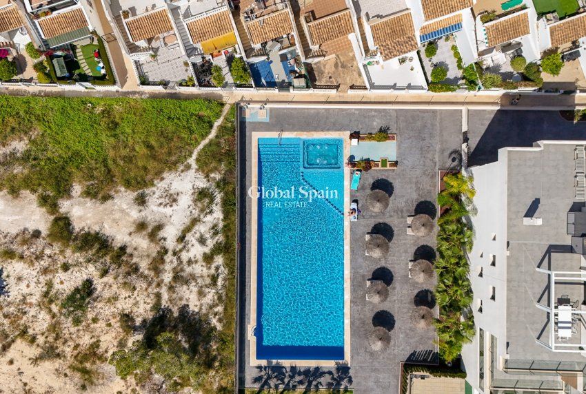 Resale - APARTMENT -
ORIHUELA COSTA - VILLAMARTÍN