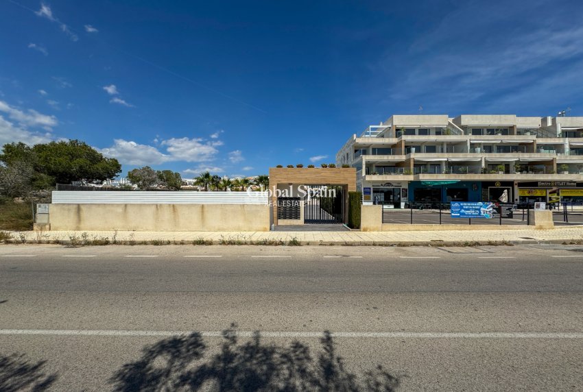 Resale - APARTMENT -
ORIHUELA COSTA - VILLAMARTÍN