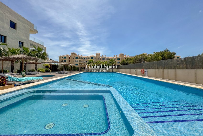 Resale - APARTMENT -
ORIHUELA COSTA - VILLAMARTÍN