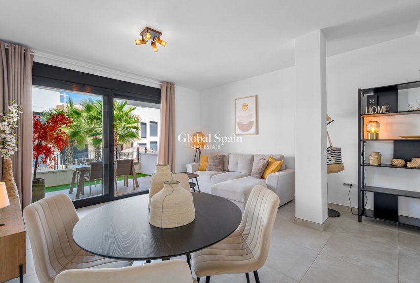 Resale - APARTMENT -
ORIHUELA COSTA - VILLAMARTÍN