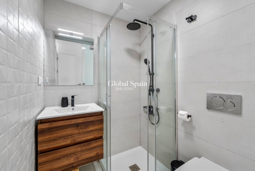 Resale - APARTMENT -
ORIHUELA COSTA - VILLAMARTÍN