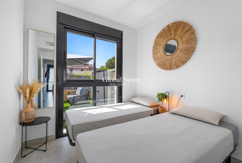 Resale - APARTMENT -
ORIHUELA COSTA - VILLAMARTÍN