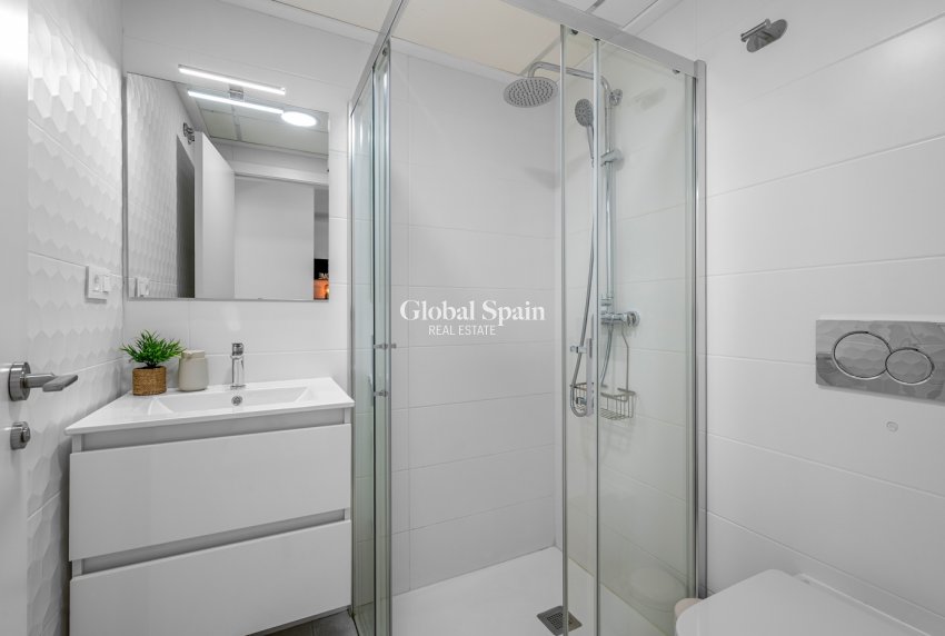 Resale - APARTMENT -
ORIHUELA COSTA - VILLAMARTÍN
