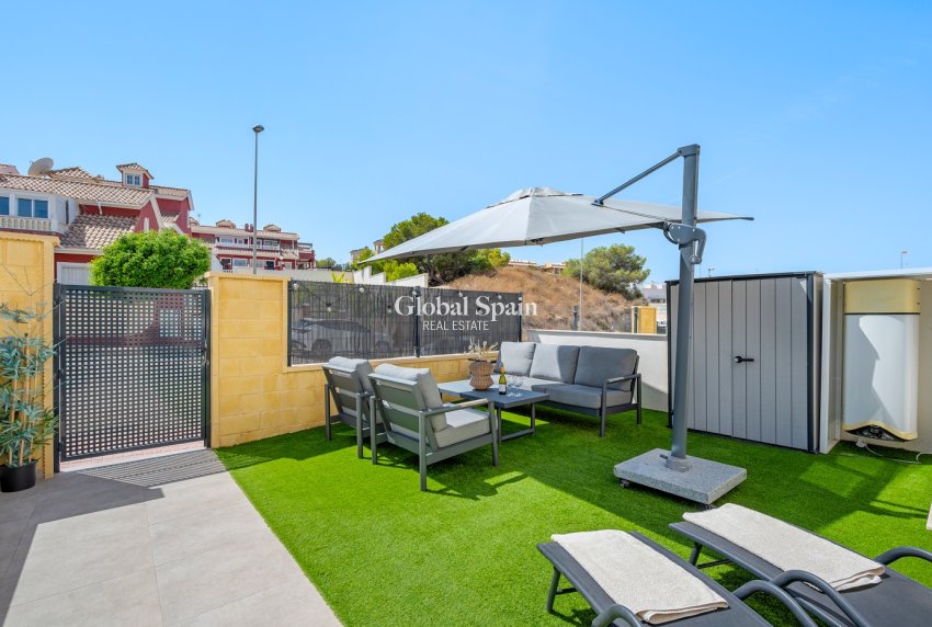 Resale - APARTMENT -
ORIHUELA COSTA - VILLAMARTÍN