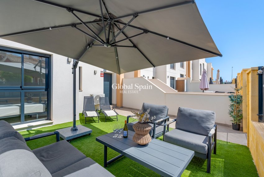 Resale - APARTMENT -
ORIHUELA COSTA - VILLAMARTÍN