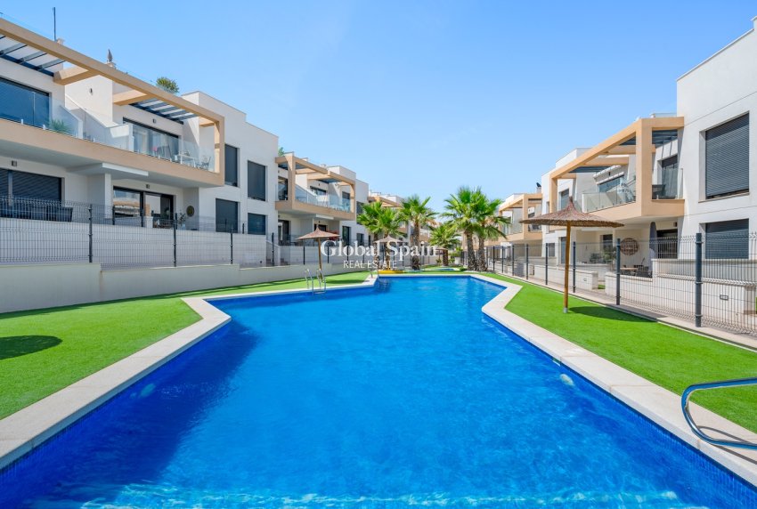 Resale - APARTMENT -
ORIHUELA COSTA - VILLAMARTÍN