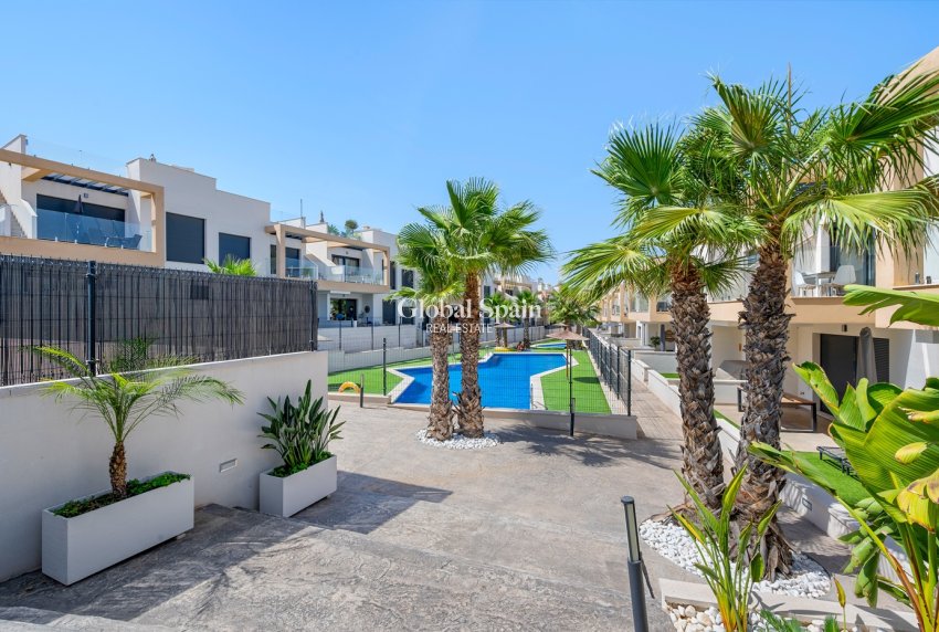 Resale - APARTMENT -
ORIHUELA COSTA - VILLAMARTÍN