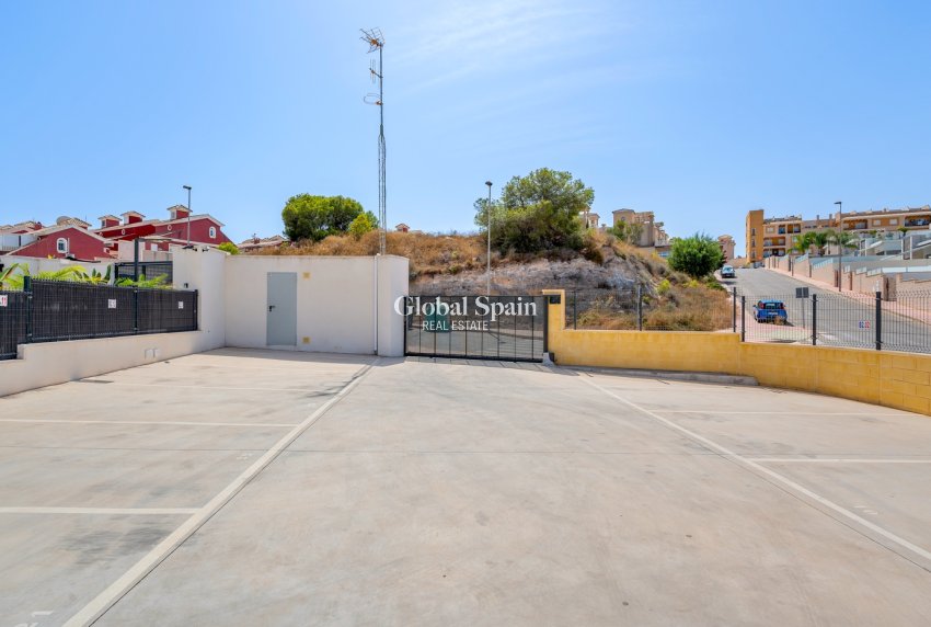 Resale - APARTMENT -
ORIHUELA COSTA - VILLAMARTÍN