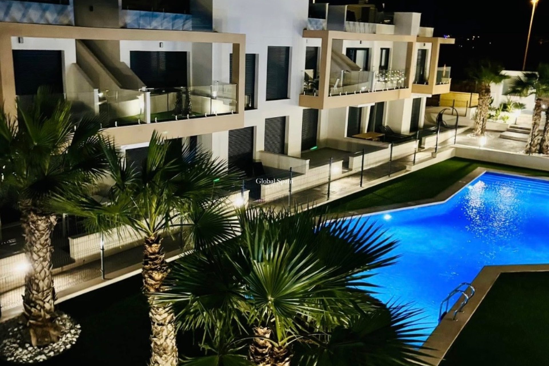 Resale - APARTMENT -
ORIHUELA COSTA - VILLAMARTÍN