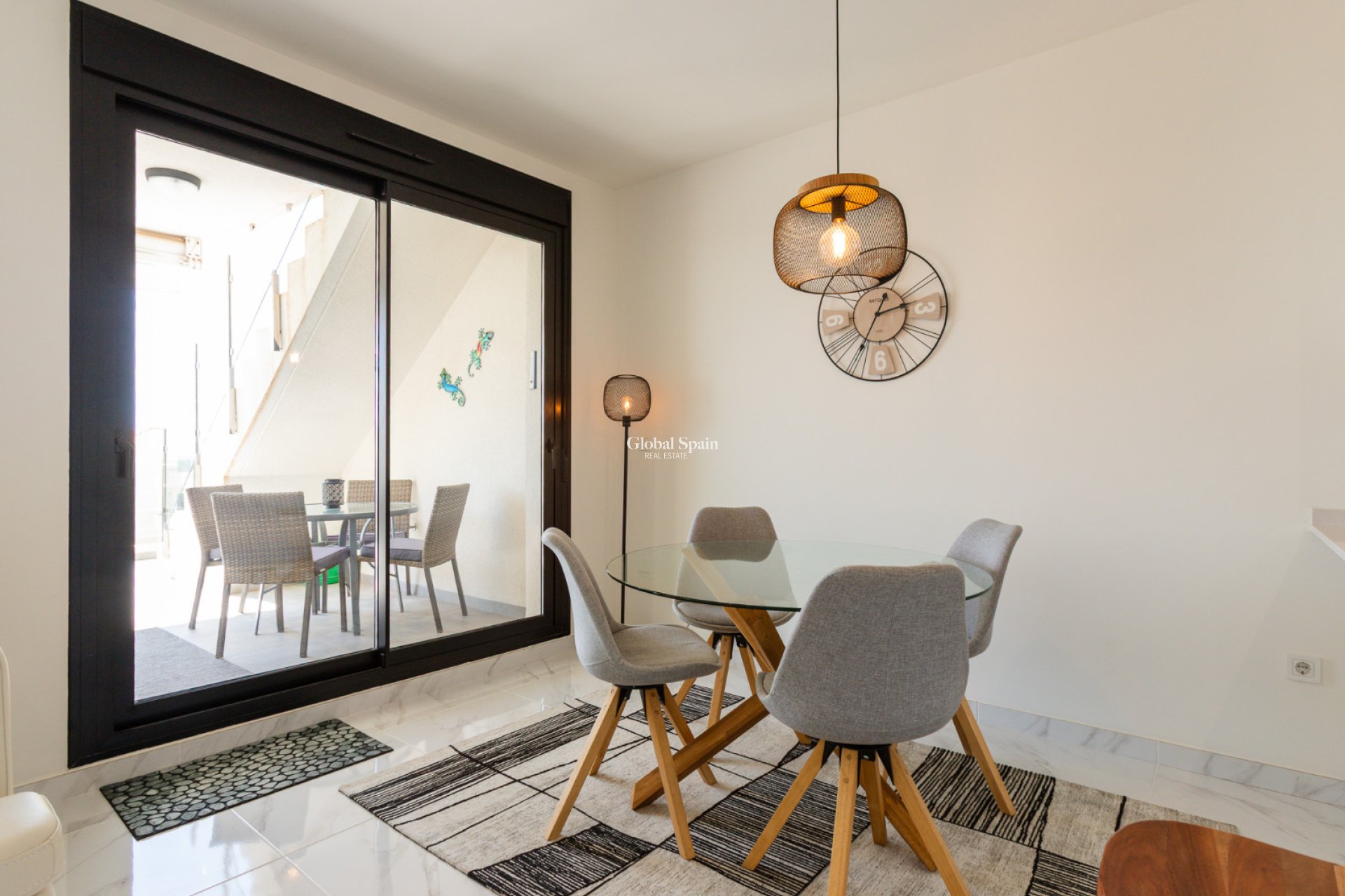 Resale - APARTMENT -
ORIHUELA COSTA - VILLAMARTÍN