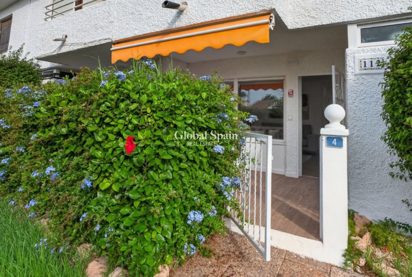 Resale - APARTMENT -
ORIHUELA COSTA - VILLAMARTÍN