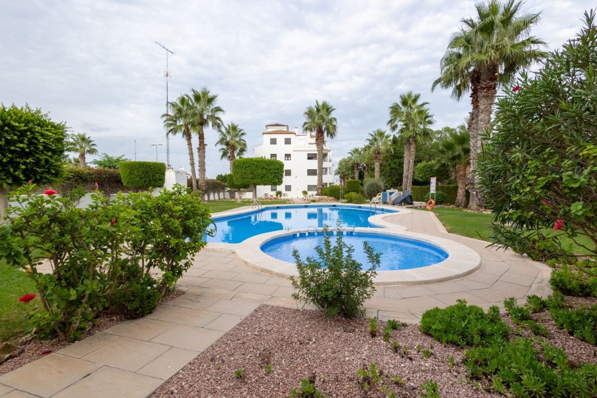 Resale - APARTMENT -
ORIHUELA COSTA - VILLAMARTÍN