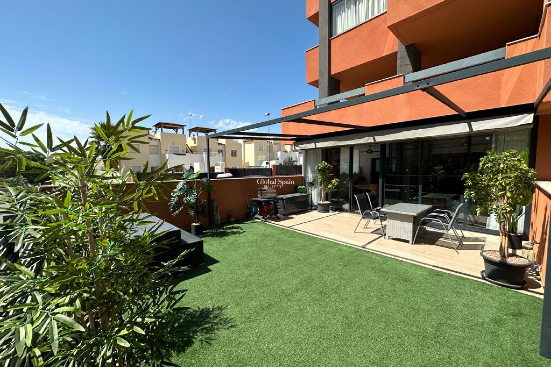 Resale - Apartment -
ORIHUELA COSTA - VILLAMARTÍN