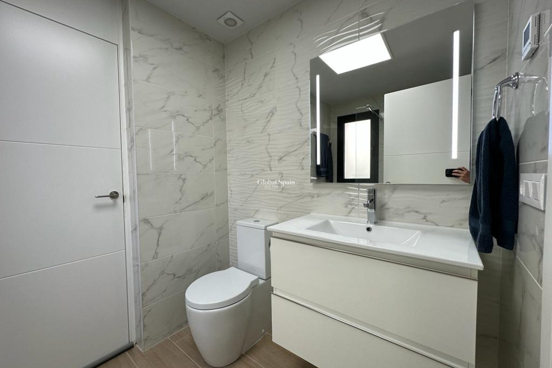 Resale - Apartment -
ORIHUELA COSTA - VILLAMARTÍN