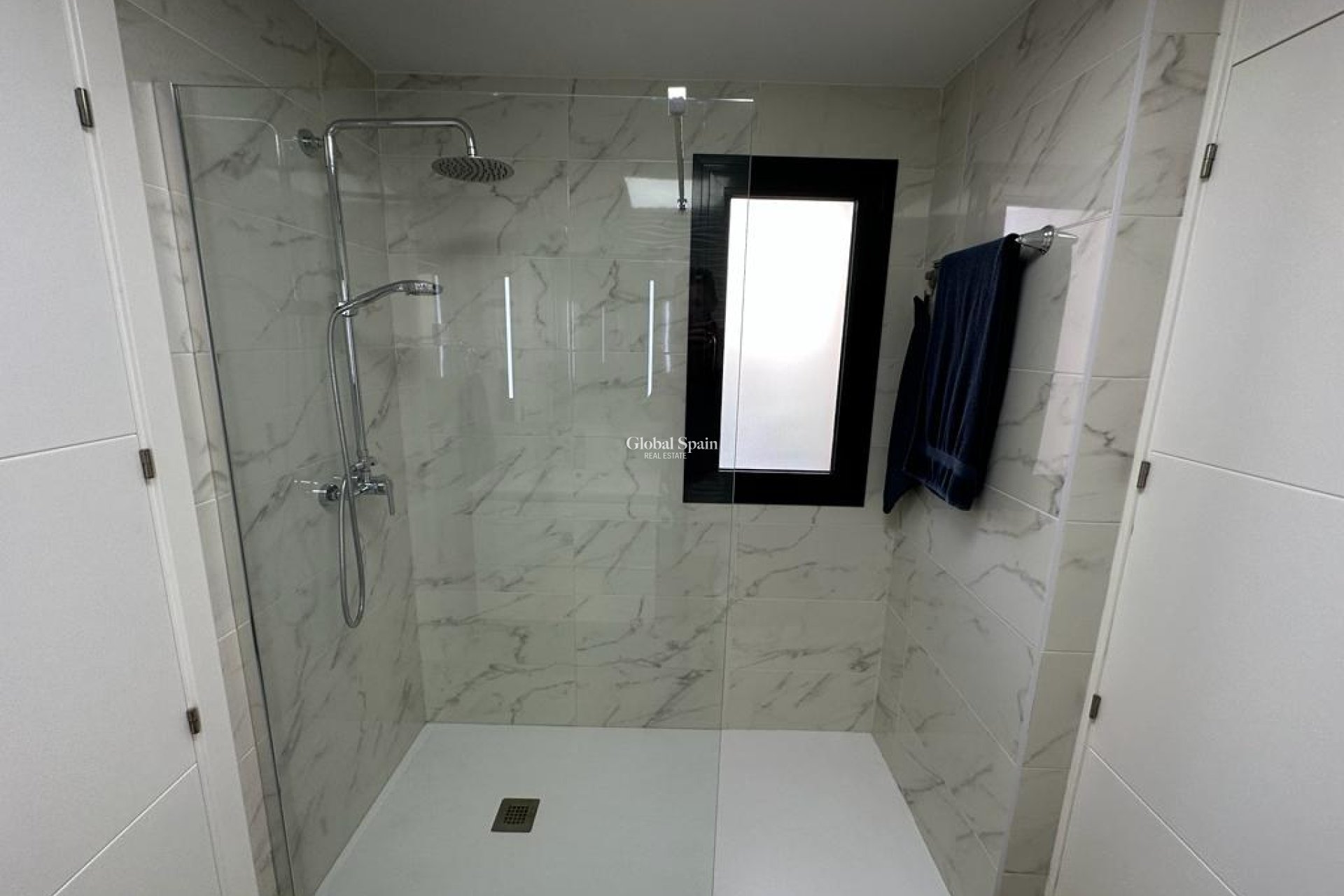 Resale - Apartment -
ORIHUELA COSTA - VILLAMARTÍN