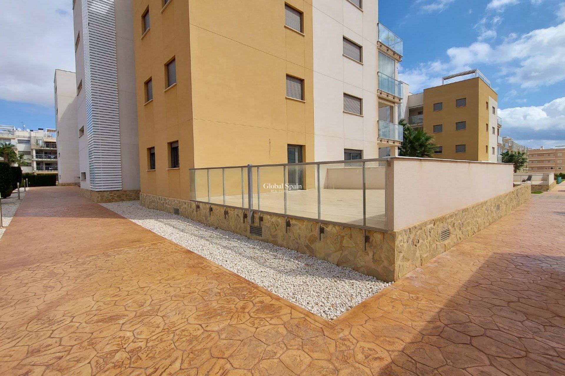 Resale - Apartment -
ORIHUELA COSTA - VILLAMARTÍN